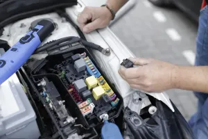 Mechanik w Lublinie – kiedy warto oddać auto do specjalisty zamiast naprawiać samemu