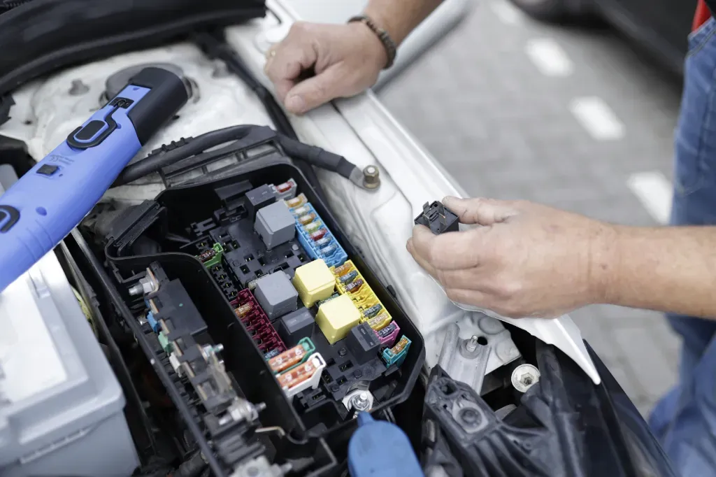Mechanik w Lublinie – kiedy warto oddać auto do specjalisty zamiast naprawiać samemu